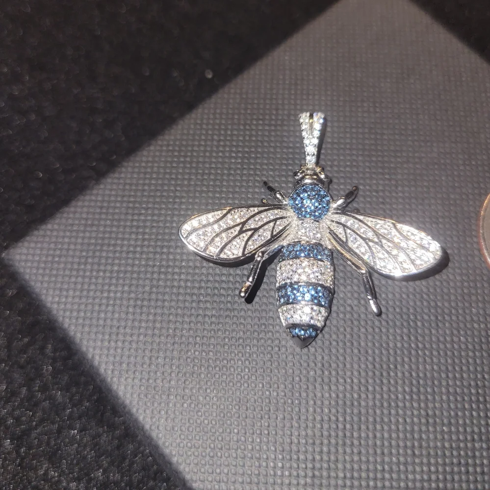 925 Sterling Silver Bee pendant - Picture 2 of 4